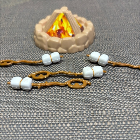 Mattel Barbie Campfire and Marshmallow Sticks - Picture 2 of 4